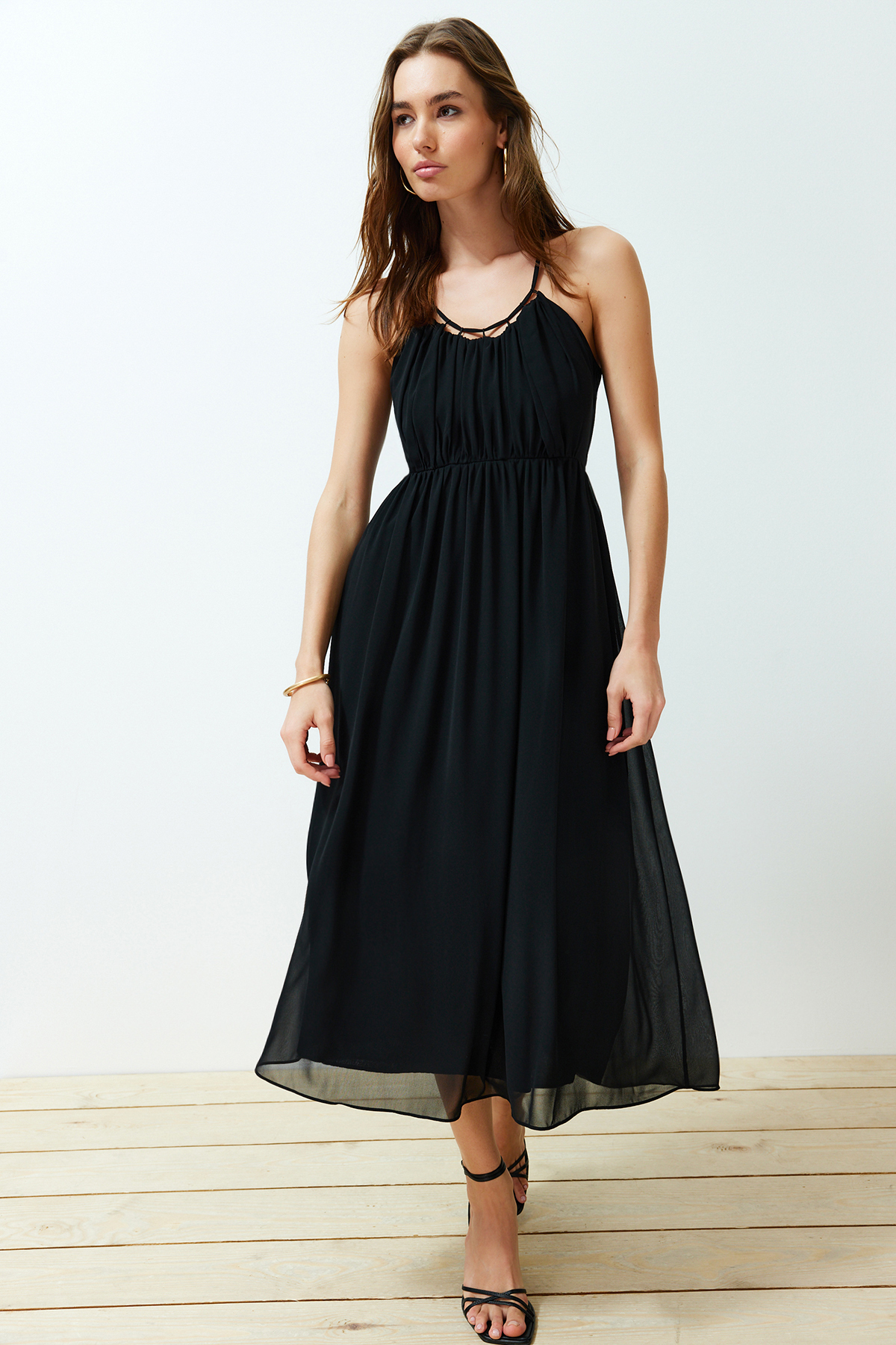 Levně Trendyol Black A-line Collar Detailed Lined Chiffon Woven Midi Dress