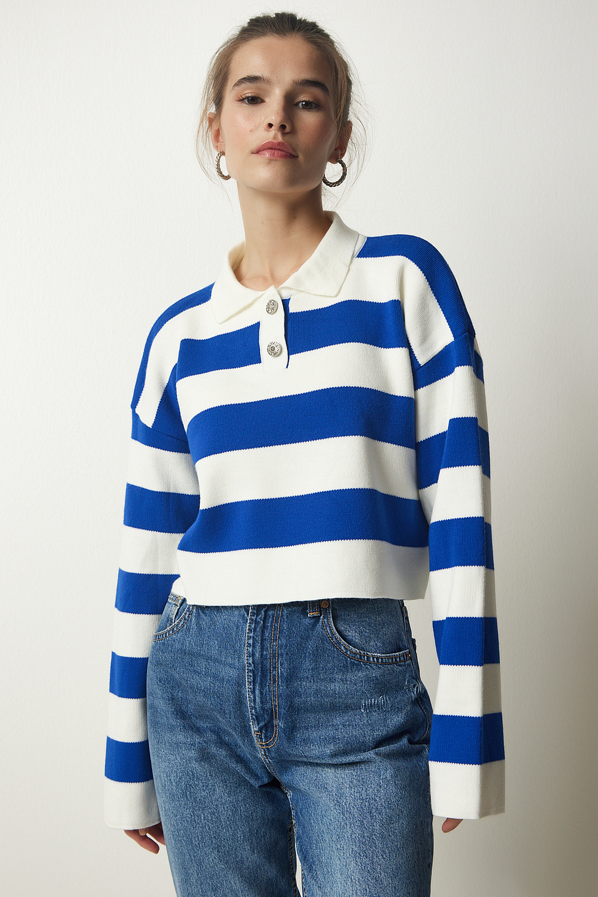 Levně Happiness İstanbul Women's White Blue Stylish Buttoned Collar Striped Crop Knitwear Sweater