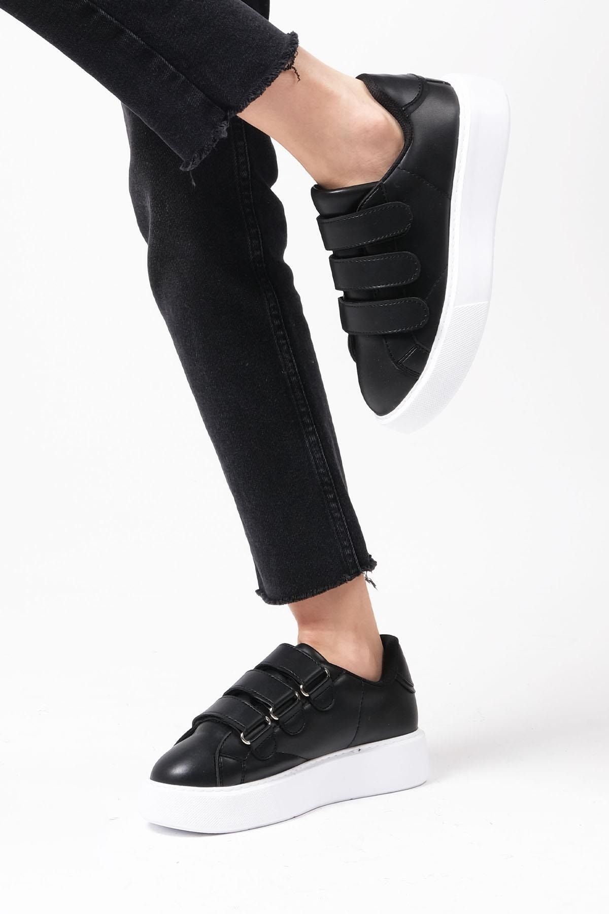 Mio Gusto Leah Black Color Women s Casual Sports Shoes Sneaker
