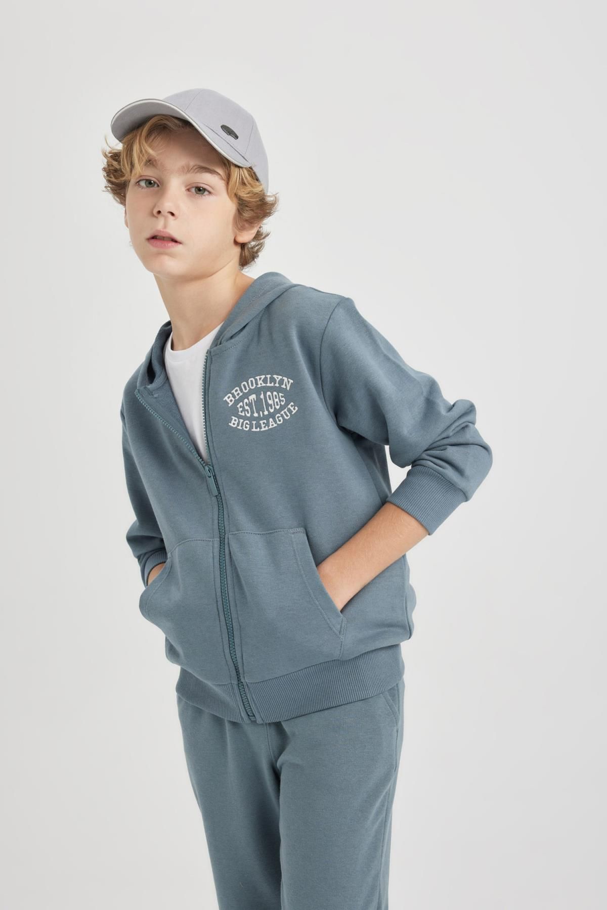 DEFACTO Boy's Hooded Printed Zippered Sweatshirt