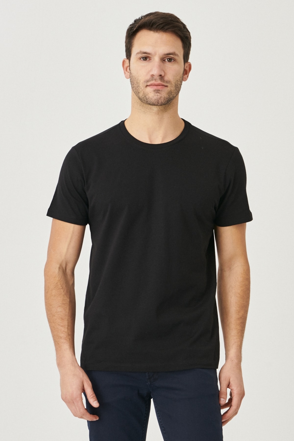 AC&Co / Altınyıldız Classics Men's Black 100% Cotton Slim Fit Narrow Cut Crew Neck Short Sleeve T-Shirt
