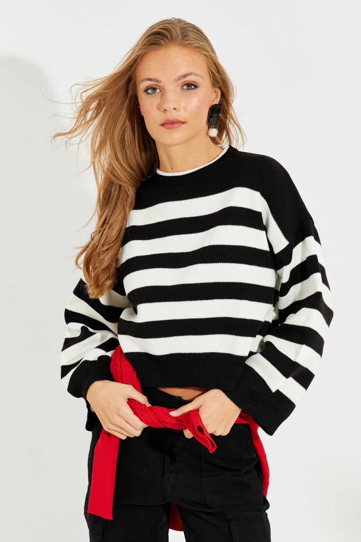 Cool & Sexy Women's Black and White Striped Sweater