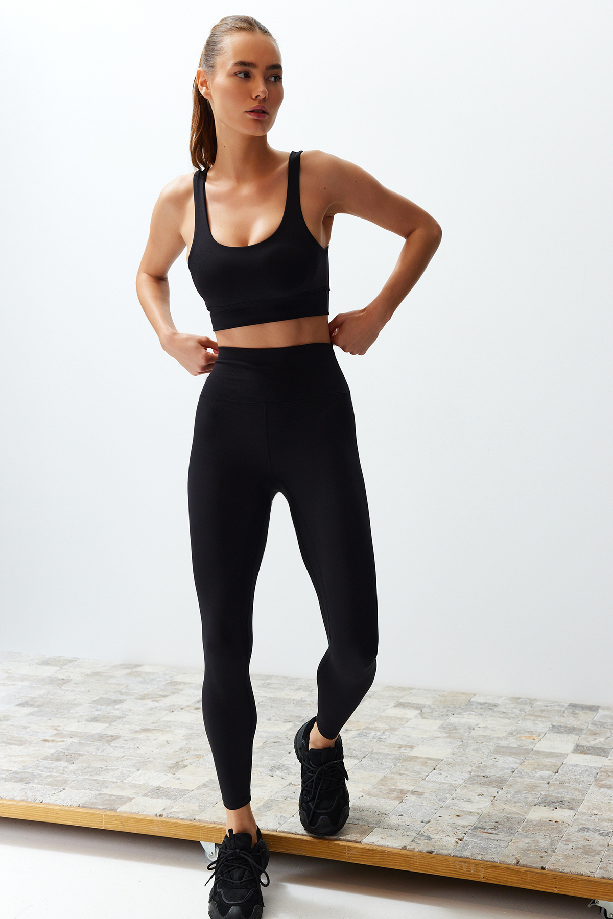Trendyol Black Brushed Compression Matte and Soft Fabric Full Length Knitted Sports Leggings