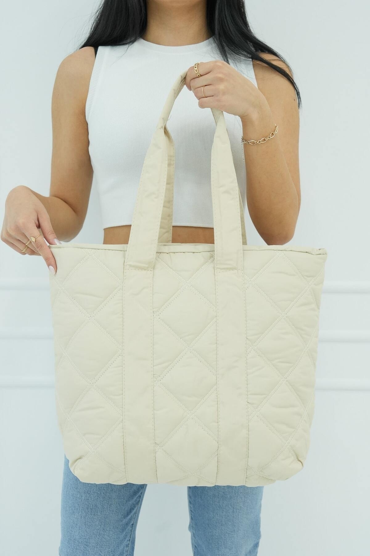 Levně Madamra Cream Women's Quilted Pattern Puffy Bag