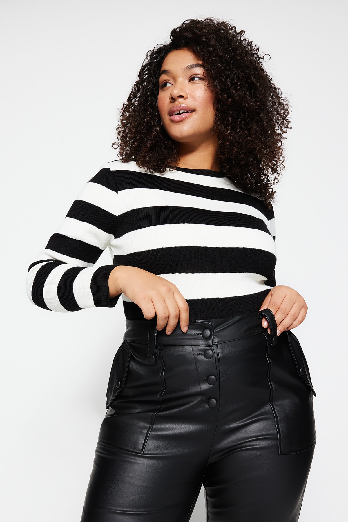 Trendyol Curve Plus Size Sweater - Black - Fitted
