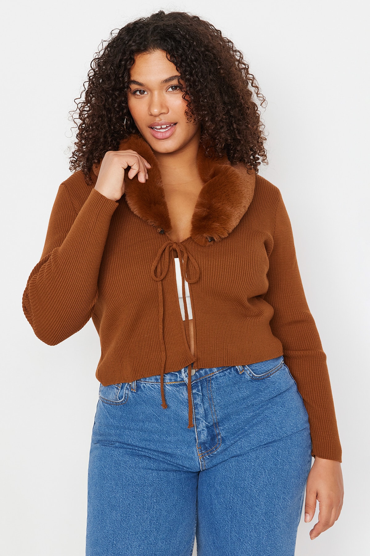 Trendyol Curve Dark Brown Detachable Faux Fur Detail Bound Fine Knitwear Cardigan