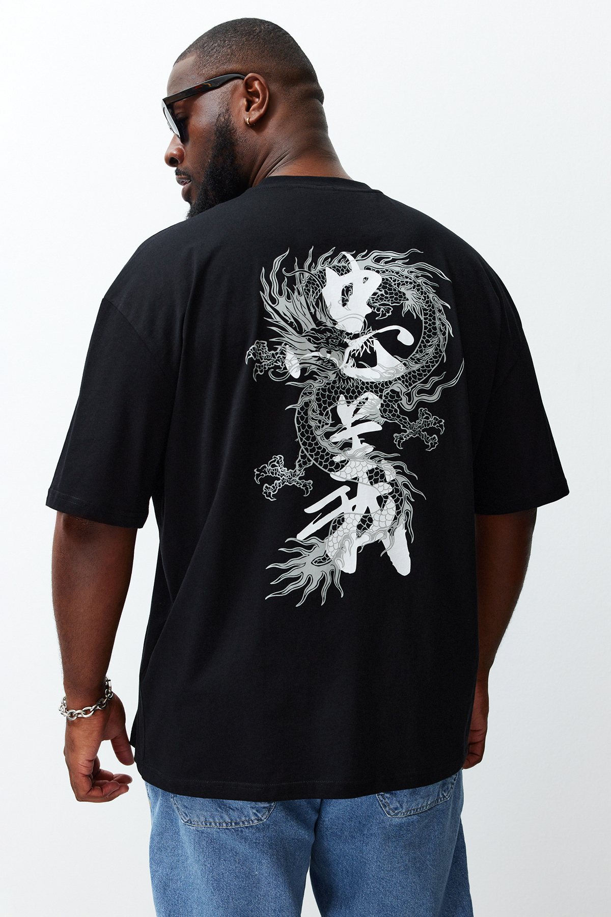Trendyol Plus Size Black Oversize/Wide Cut Far East Printed 100% Cotton T-shirt