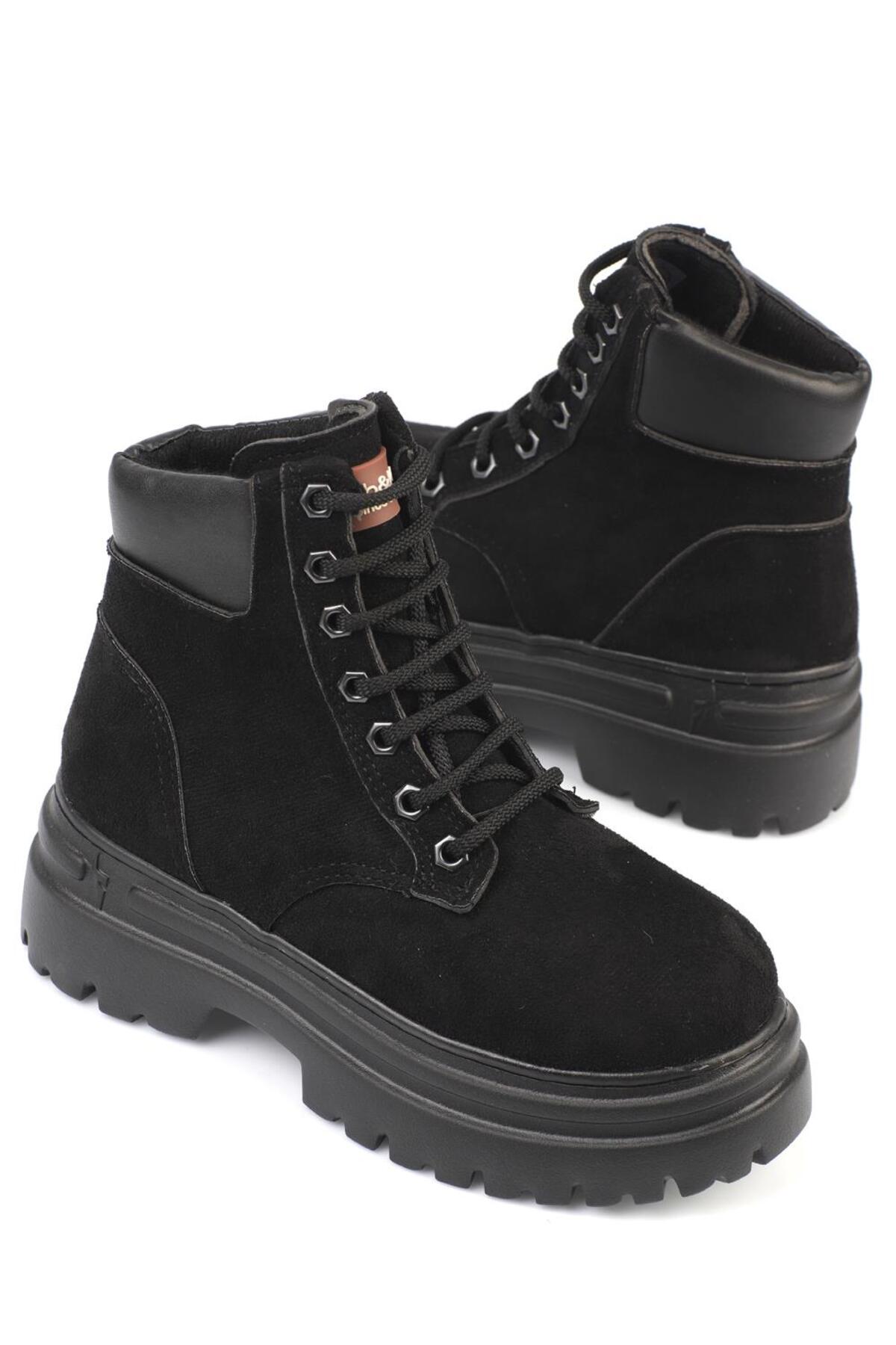 Levně Capone Outfitters Women's Round Toe Boots With Trash Sole and Lace-Up.