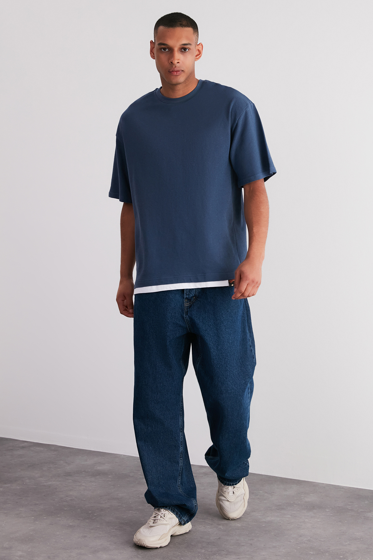 Levně Trendyol Indigo Oversize Piece Detailed Textured 100% Cotton T-Shirt