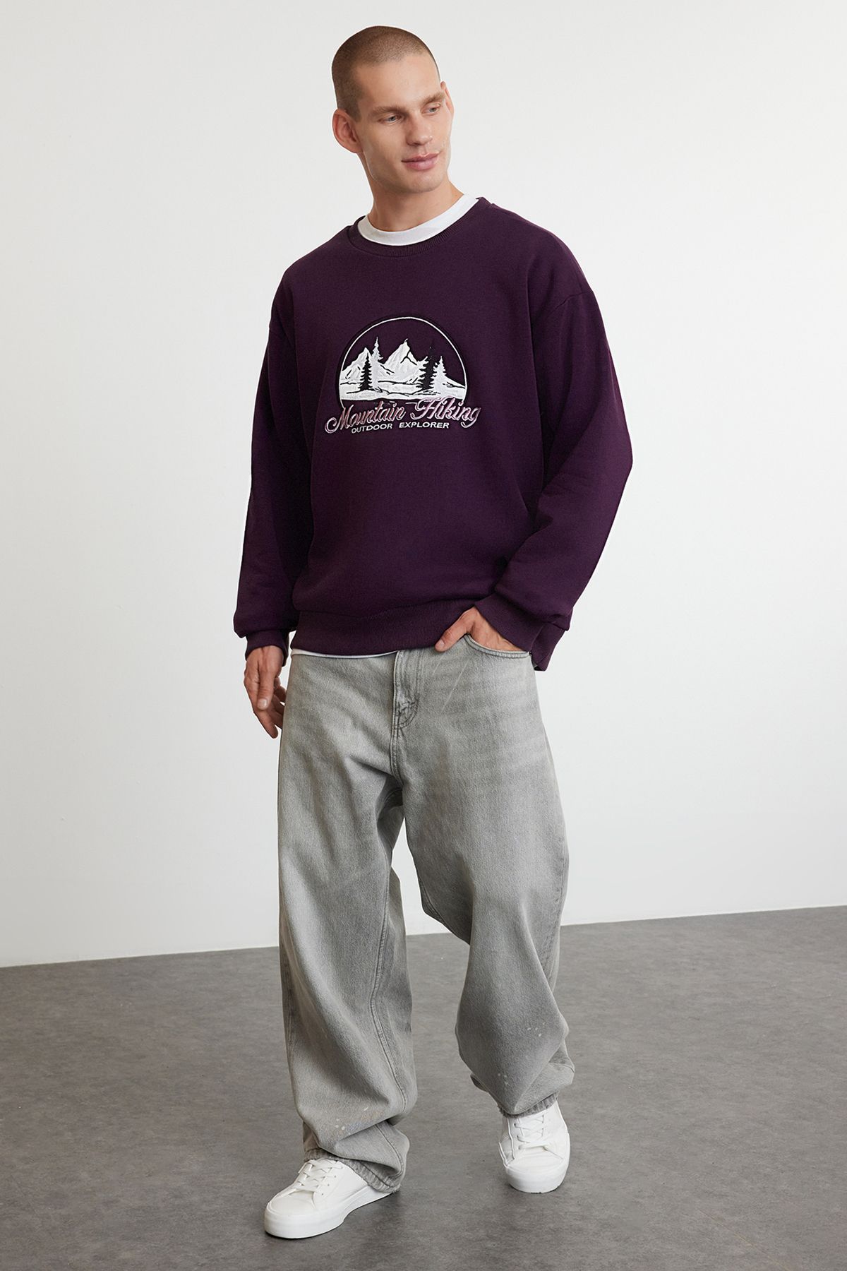 Trendyol Purple Oversize/Wide Cut Embroidered Fleece Inside Sweatshirt