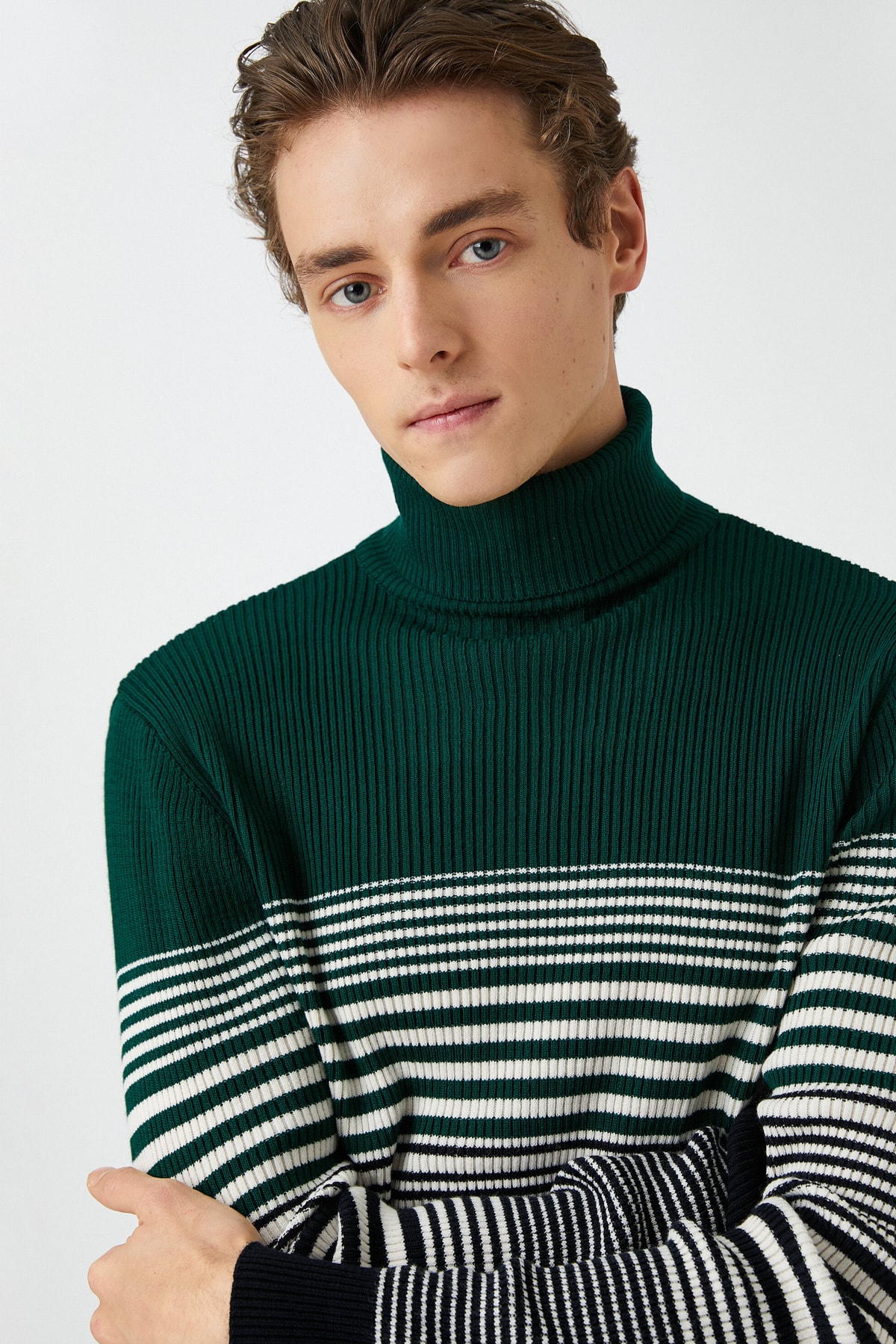 Levně Koton Basic Knitwear Sweater Turtleneck Color Block Slim Fit.