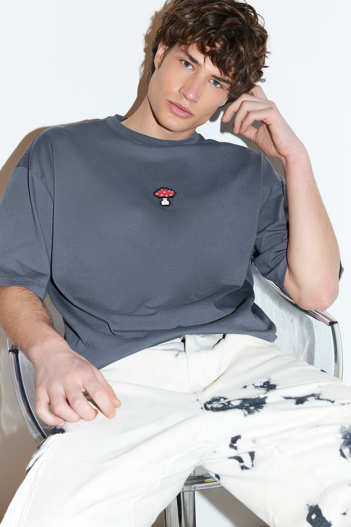 Levně Trendyol Anthracite Oversize Mushroom Embroidery 100% Cotton T-Shirt