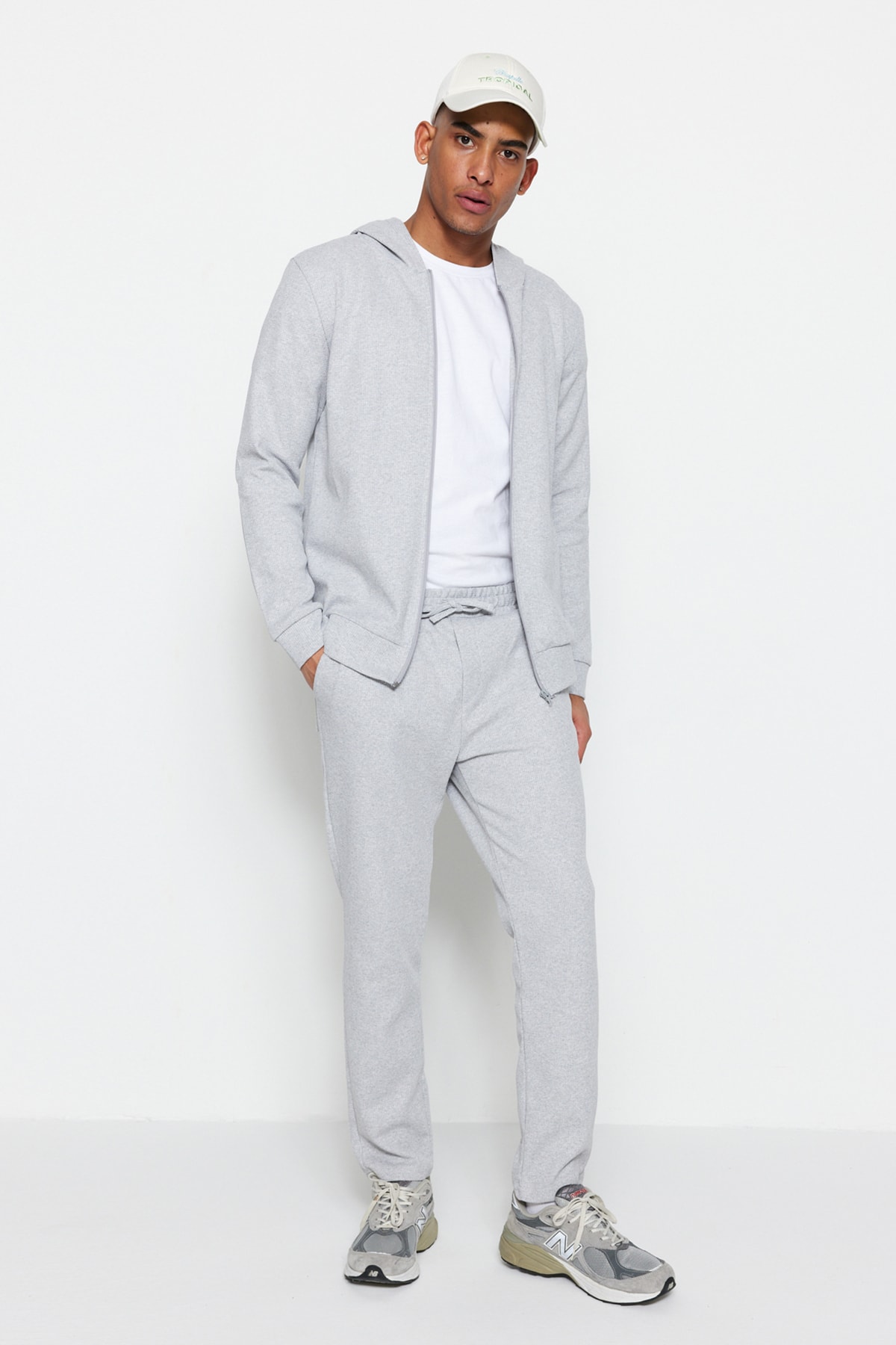 Trendyol Sweatsuit - Gray - Regular - šedá