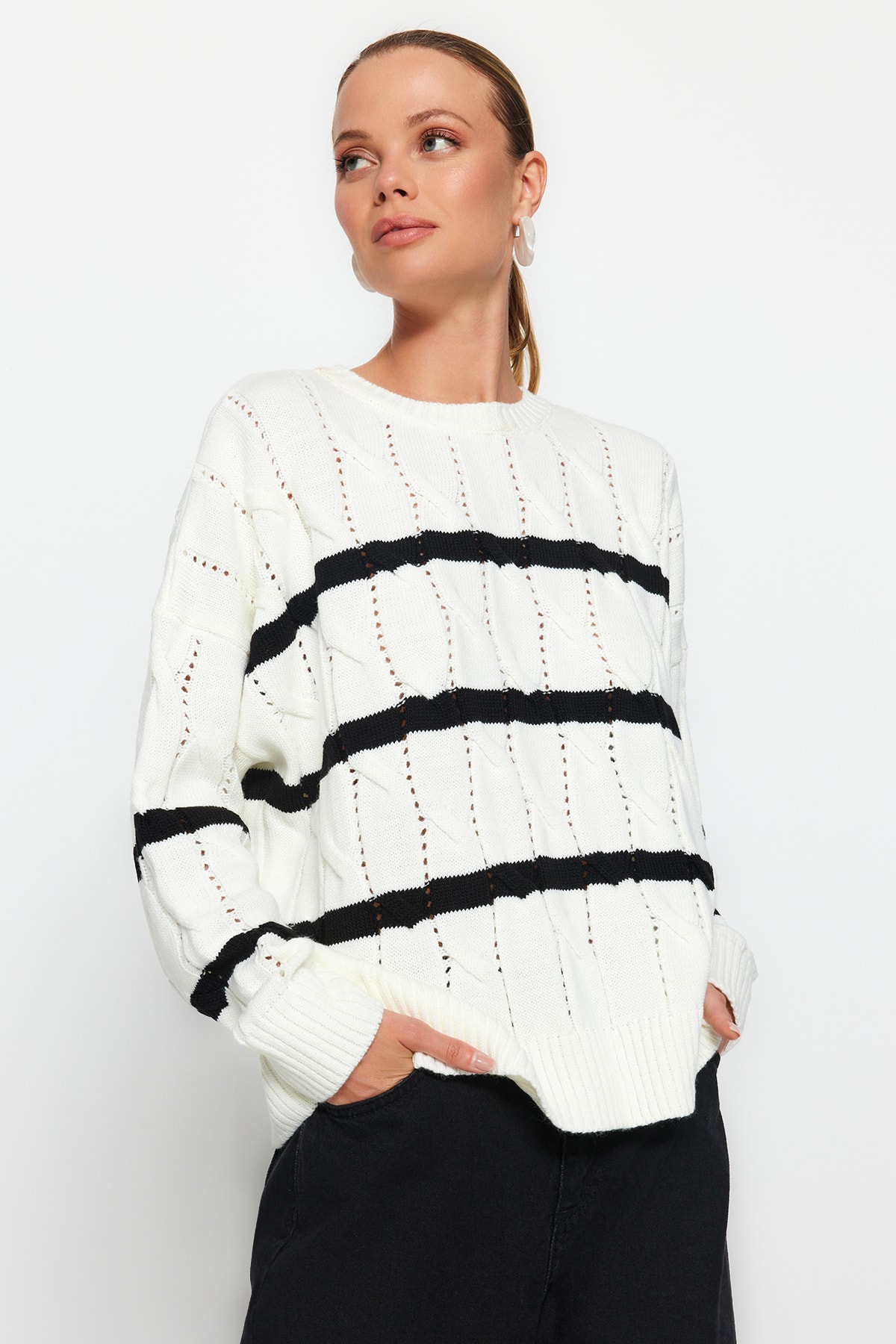 Trendyol Sweater - Black - Regular fit