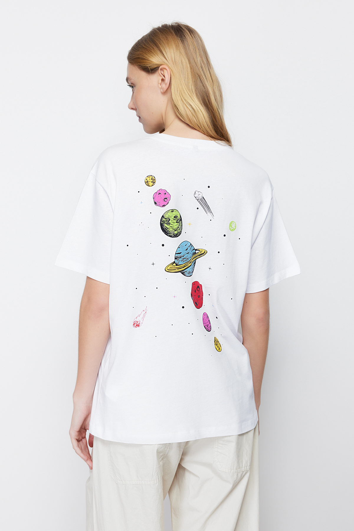 Levně Trendyol White 100 Cotton Front and Back Galaxy Printed Oversize/Wide Crew Neck Knitted T-Shirt
