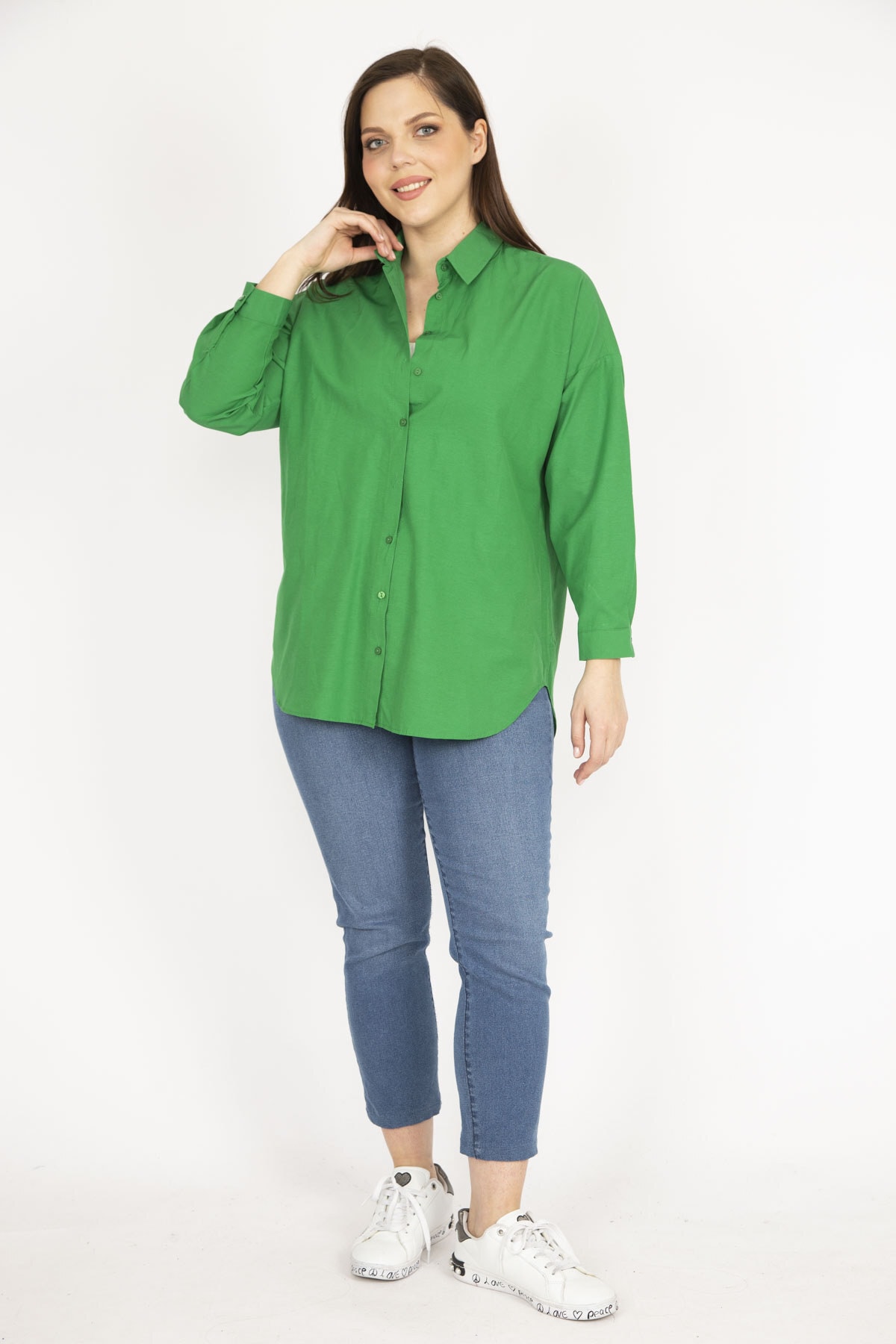 Levně Şans Women's Green Plus Size Front Buttoned Cuffed Shirt