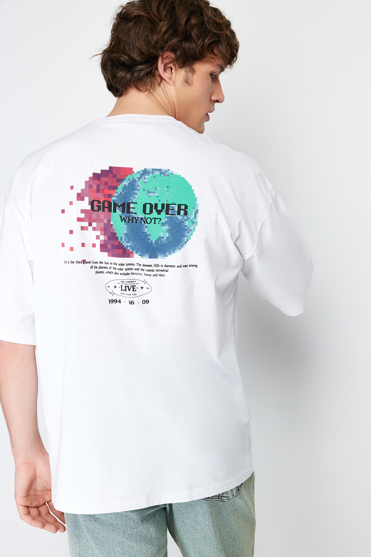 Levně Trendyol White Oversize/Wide-Fit Space Back Printed 100% Cotton T-shirt