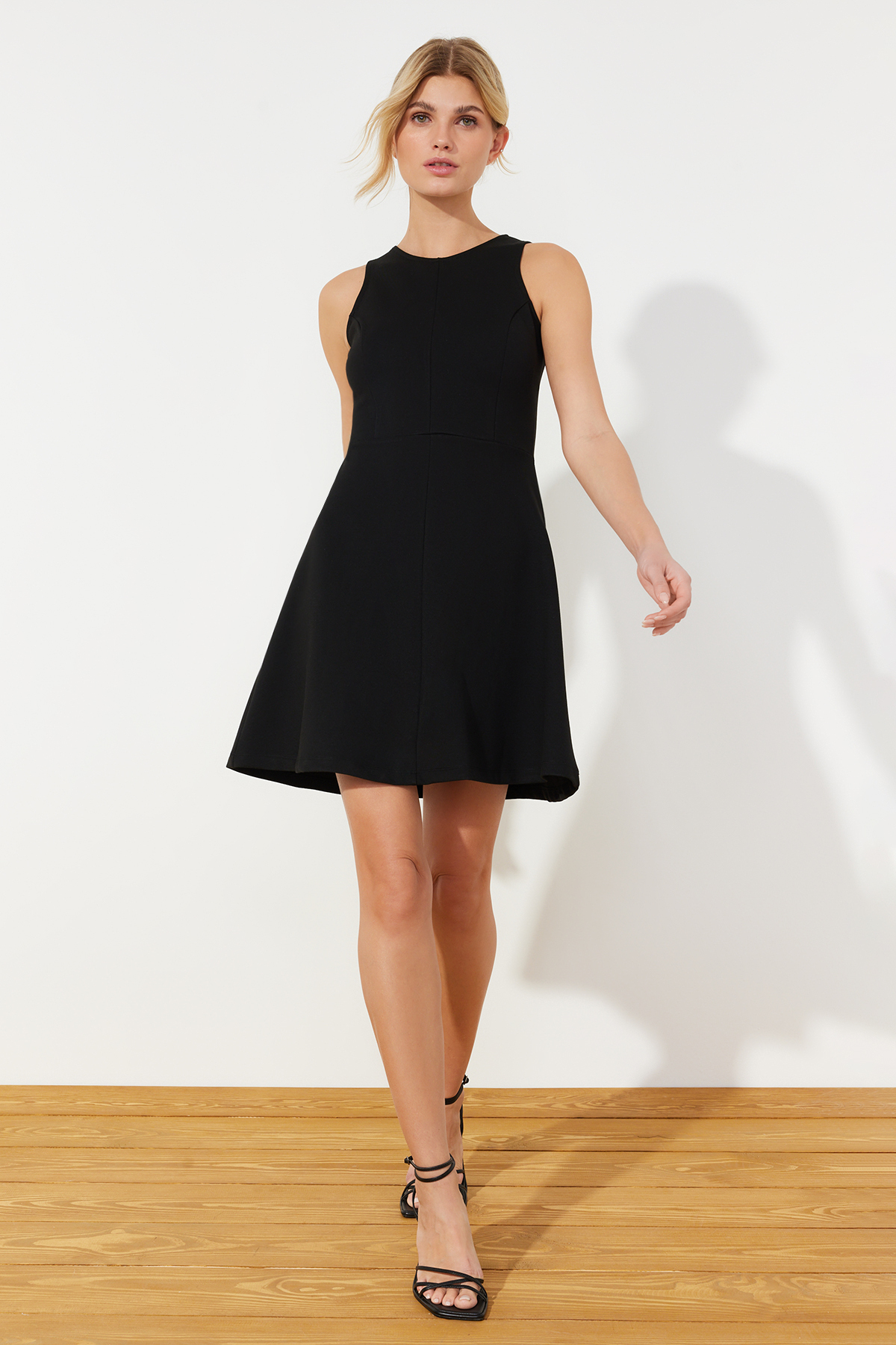 Levně Trendyol Black Zero Sleeve Skater/Waist Open Knitted Mini Dress