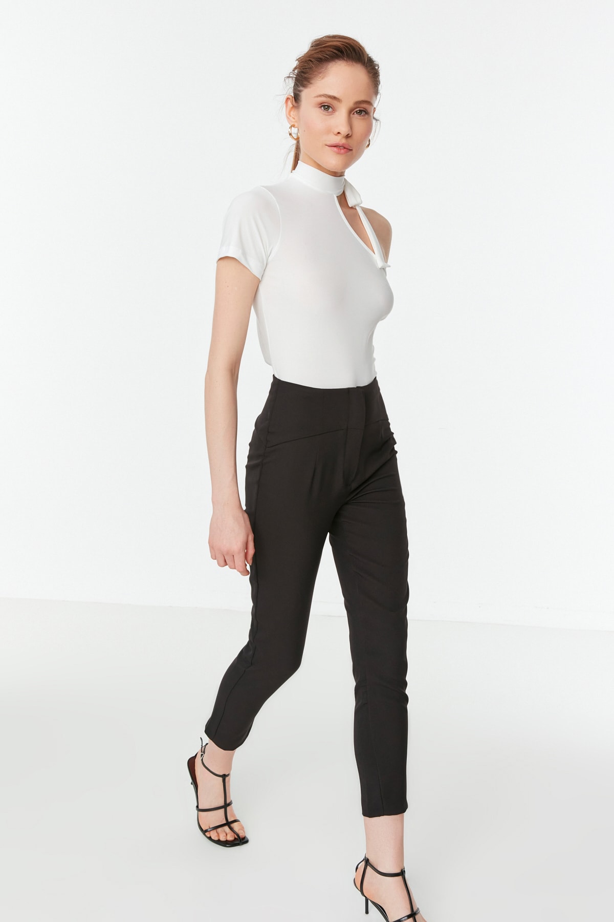 Pantaloni dama, Trendyol Monochrome