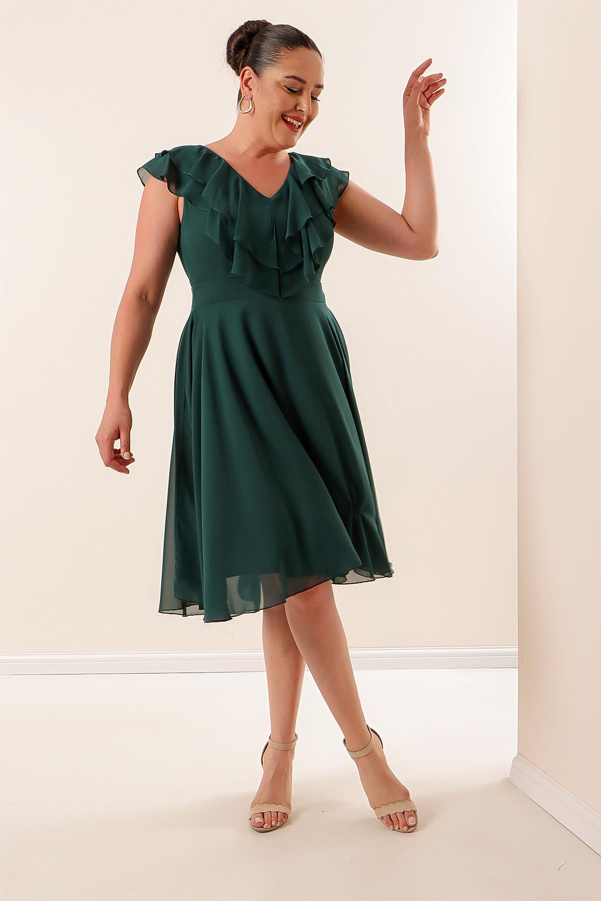 By Saygı Rochie cu volane din sifon plus dimensiune