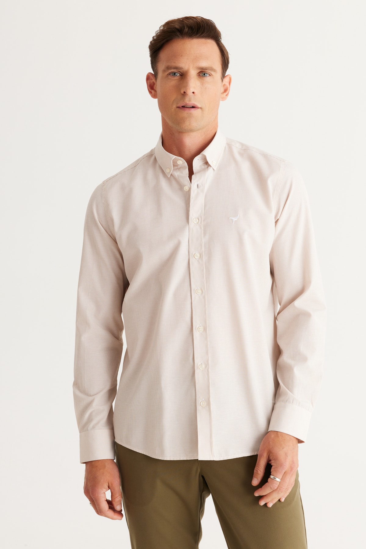 Levně AC&Co / Altınyıldız Classics Men's Beige-White Slim Fit Slim Fit Button-down Collar Cotton Striped Shirt