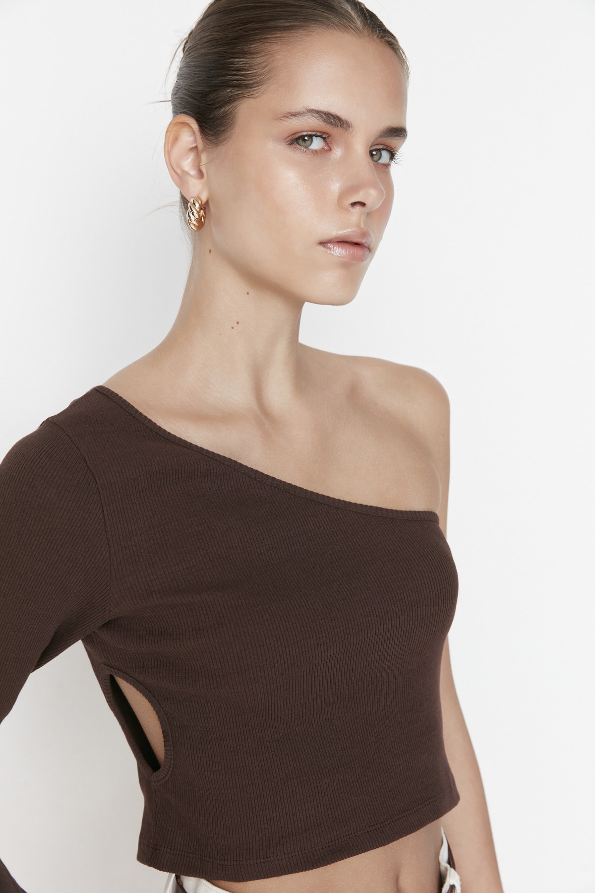 Trendyol Brown Cut Out Detailed Corduroy Fitted Knitted Blouse
