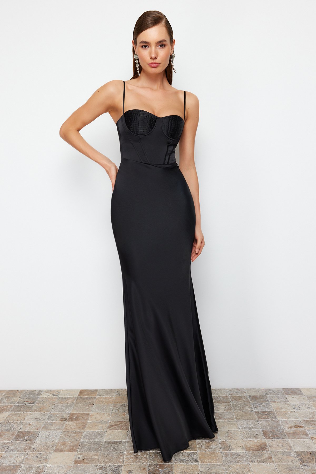 Levně Trendyol Black Body-fitting Woven Corset Detailed Satin Long Evening Evening Dress