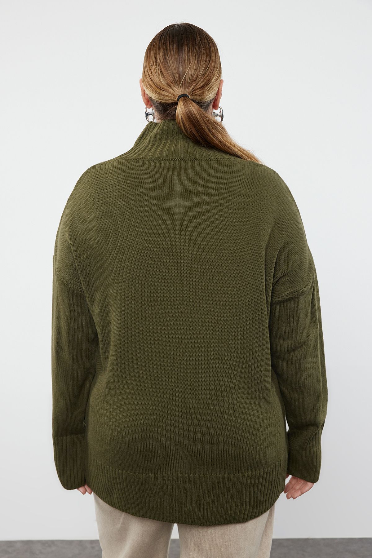 Trendyol Curve Khaki Turtleneck Off Shoulder Knitwear Sweater