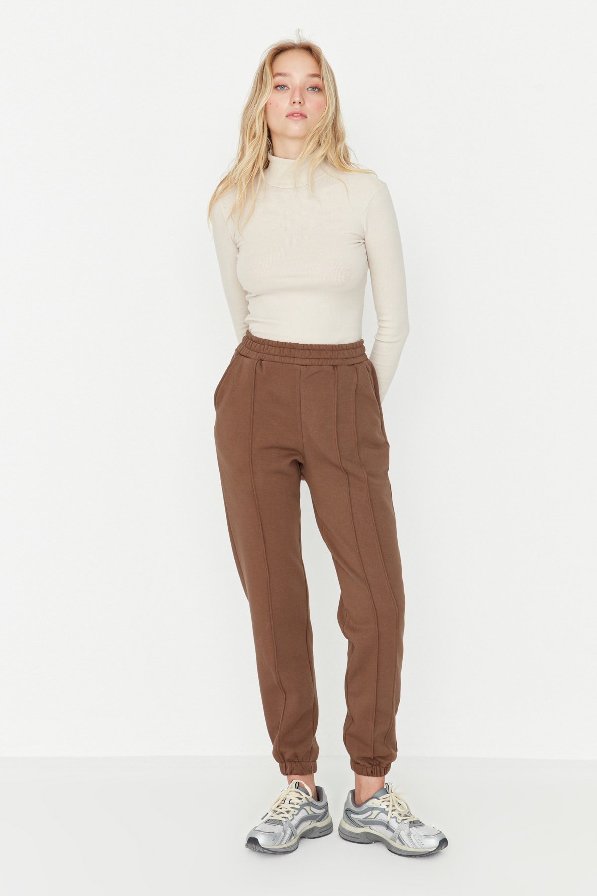 Levně Trendyol Brown Rib Stitching Thick Knitted Sweatpants With Fleece Inside