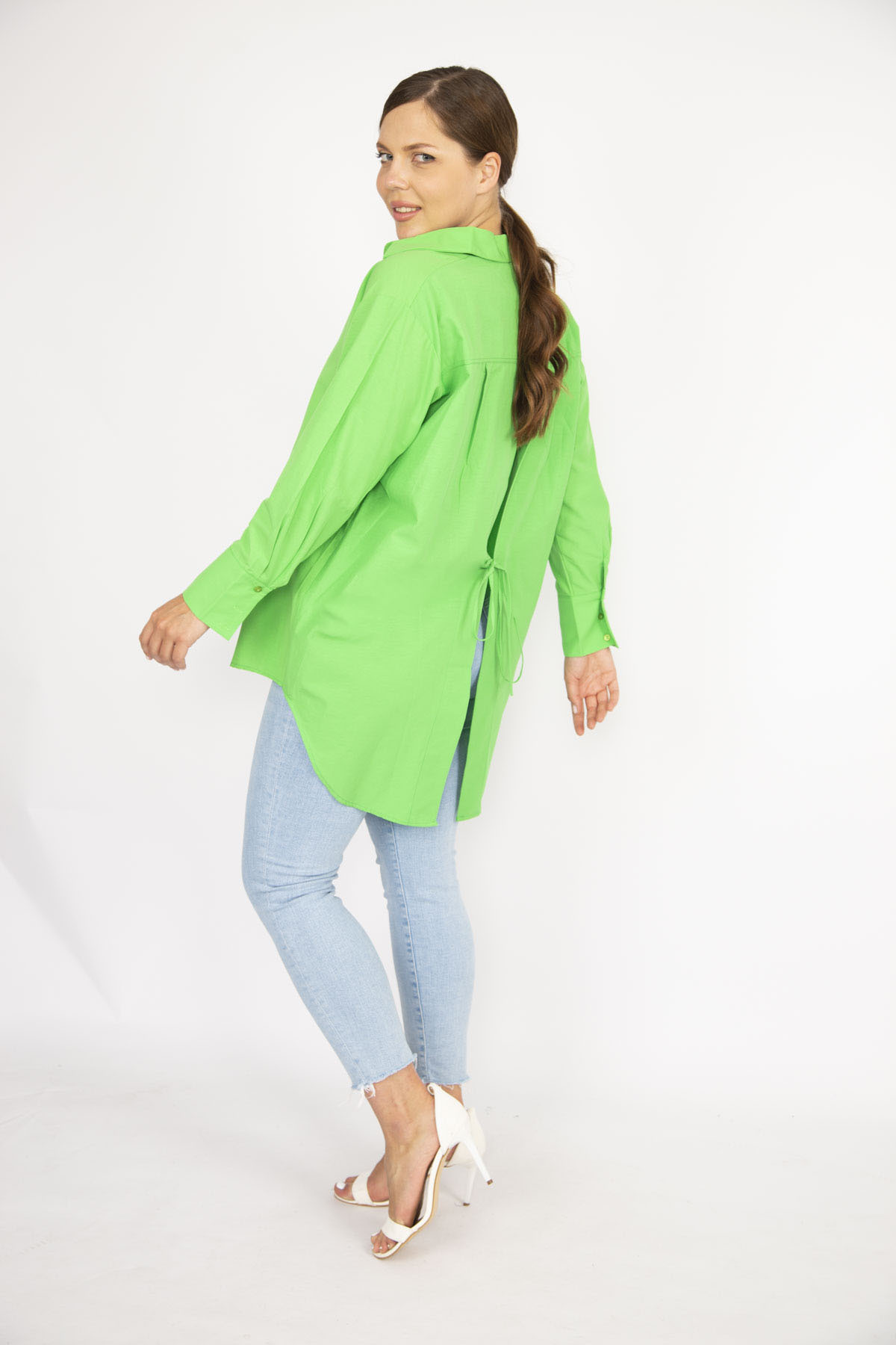 Şans Women's Plus Size Green Shirt with a slit in the back and laces and buttoned front buttons