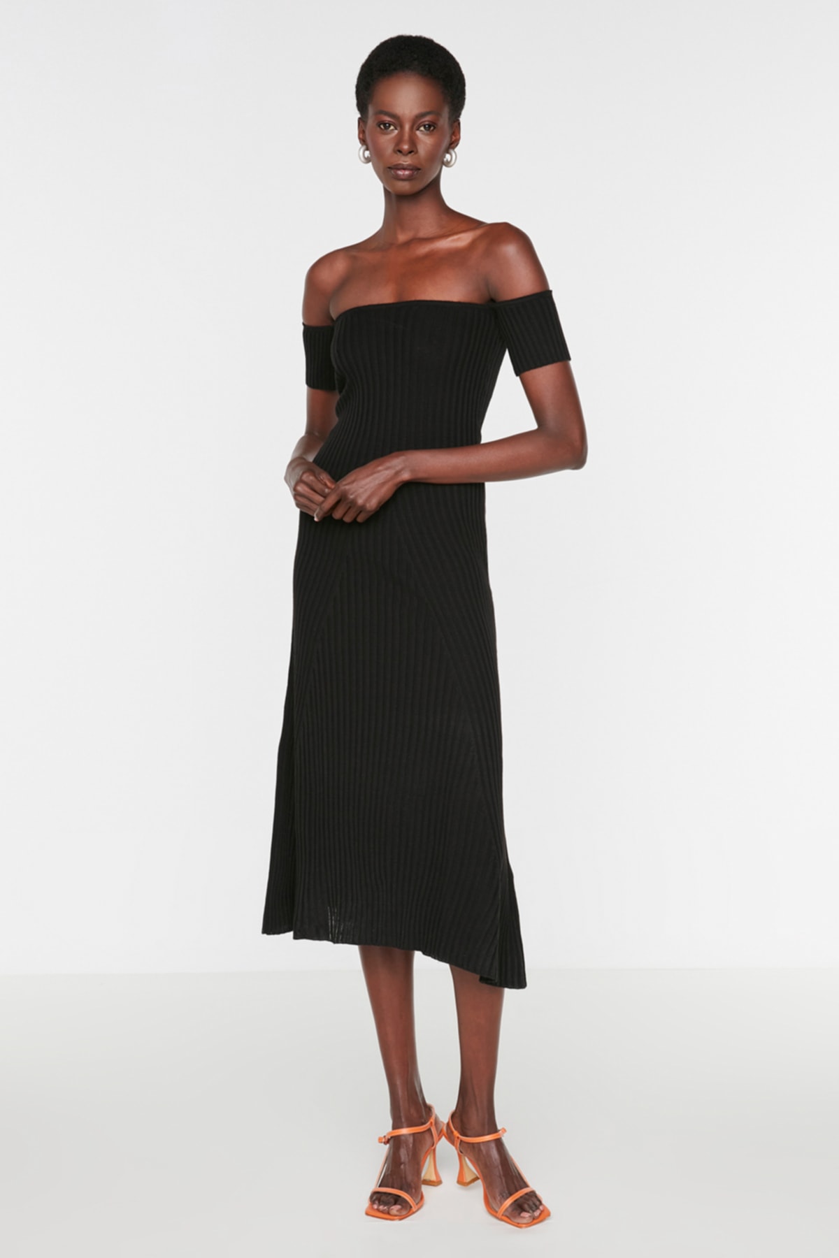 Levně Trendyol Black Midi Knitwear Carmen Collar Dress