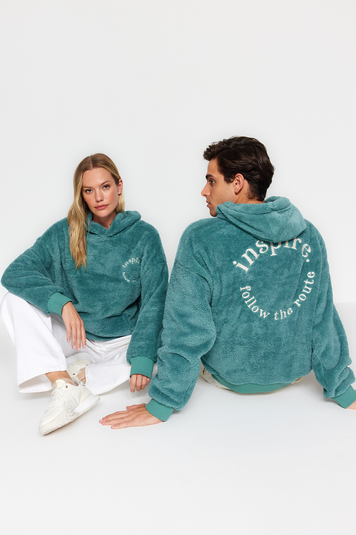 Levně Trendyol Mint Oversize/Wide-Fit Hooded Long Sleeve Text Embroidered Plush Sweatshirt