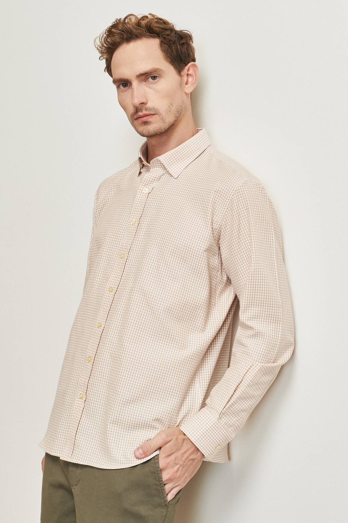ALTINYILDIZ CLASSICS Men's White-beige Comfort Fit Relaxed Cut Buttoned Collar Gingham Shirt