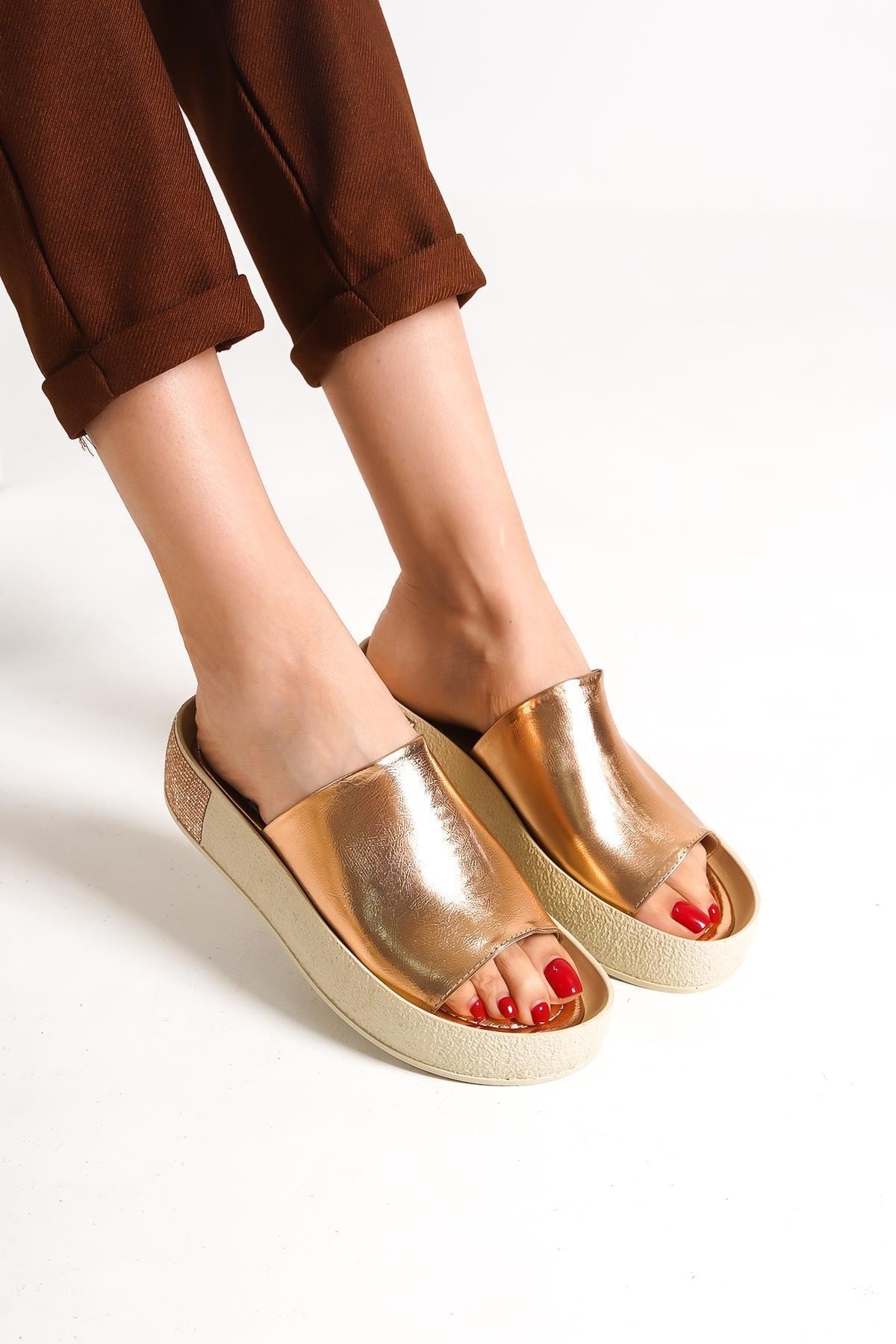 Capone Outfitters Capone Single Wide Strap with Stones Stitched Detailed Wedge Heel Women's Metallic Slippers.