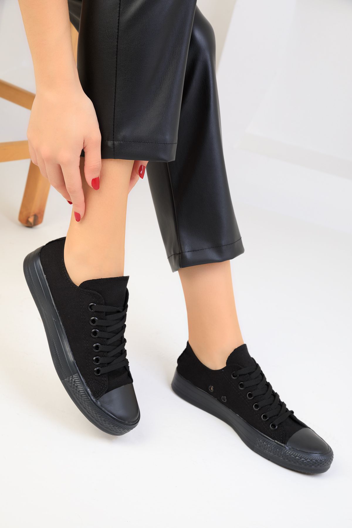 Adidași Soho negru-negru pentru femei 18078