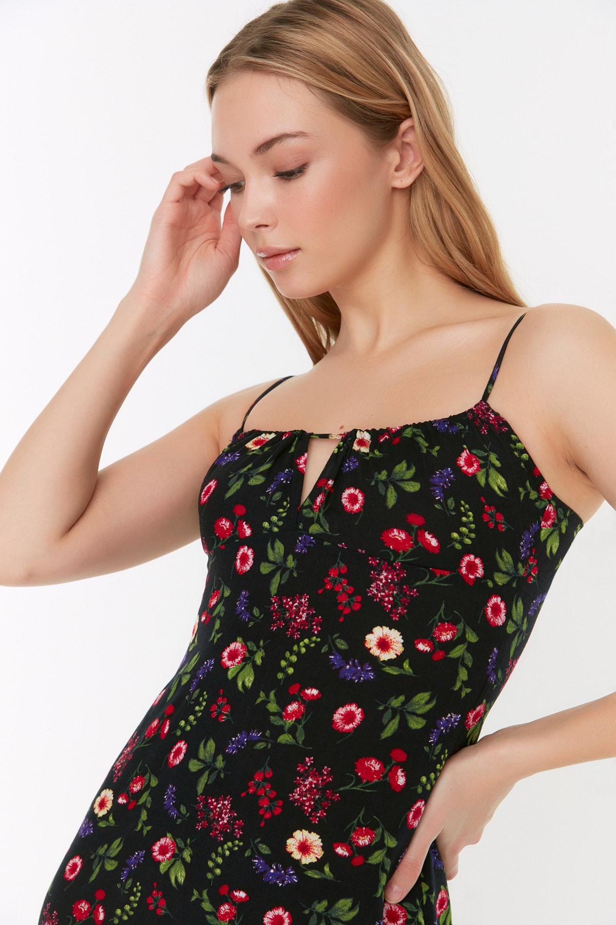 Trendyol Black Petite Strappy Guler Rochie țesută detaliată țesută