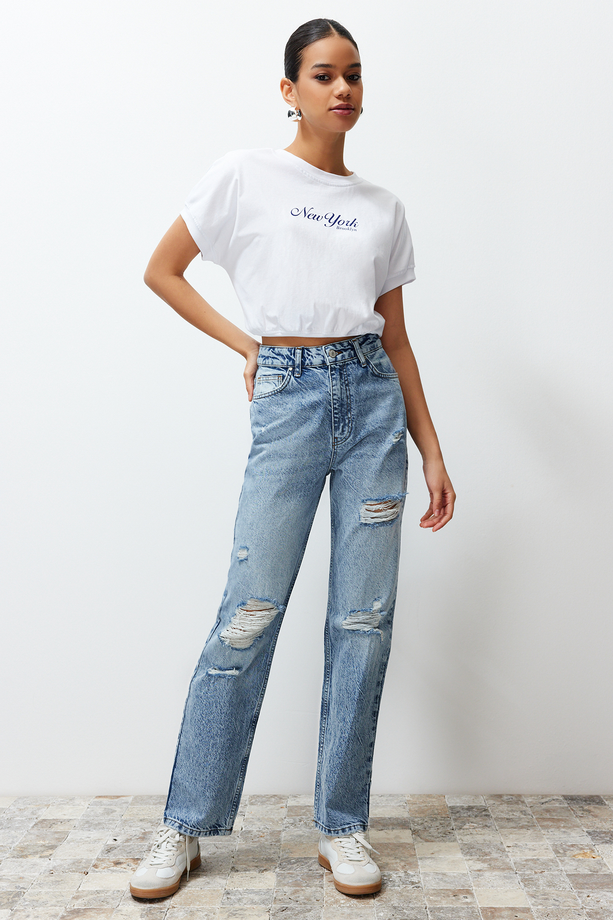 Levně Trendyol Blue More Sustainable Ripped High Waist Straight Jeans