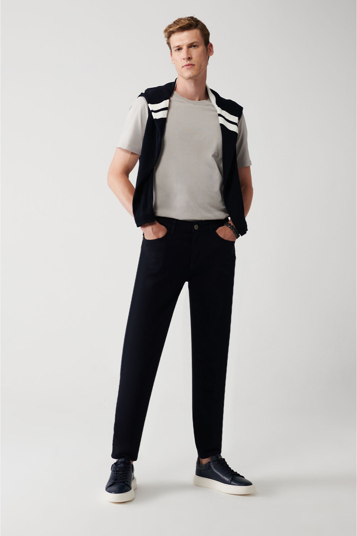 Levně Avva Men's Navy Blue Dobby 5-Pocket Slim Fit Slim Fit Canvas Flexible Trousers