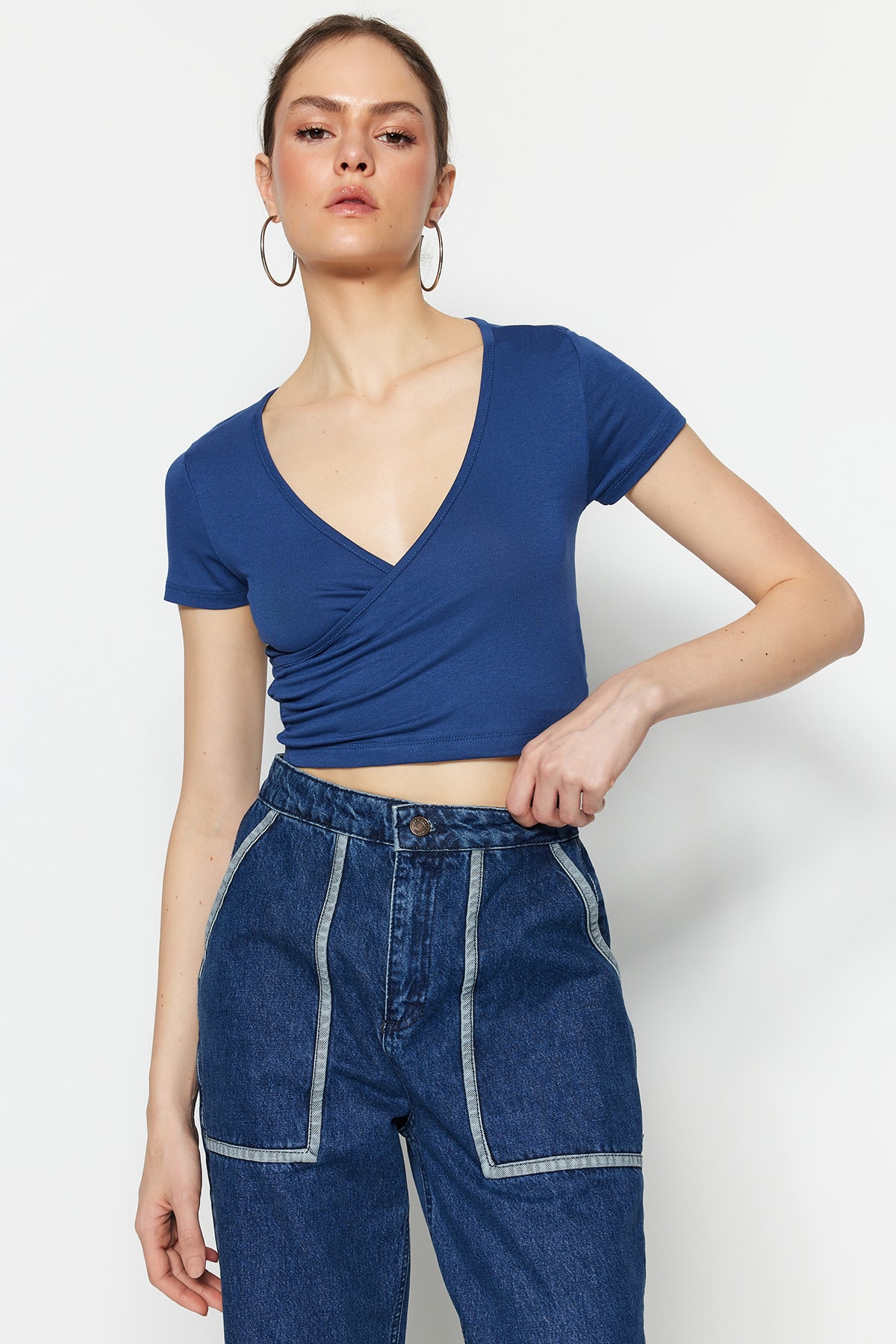 Levně Trendyol Blue Fitted/Sleek, Double-breasted Collar Crop Viscose Stretch Knit Blouse