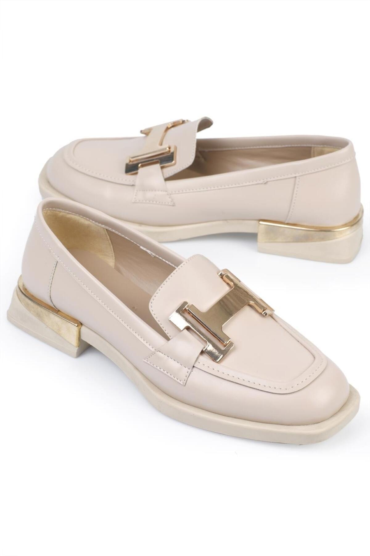Capone Outfitters Capone Women's Chunky Toe Loafers with H Buckles