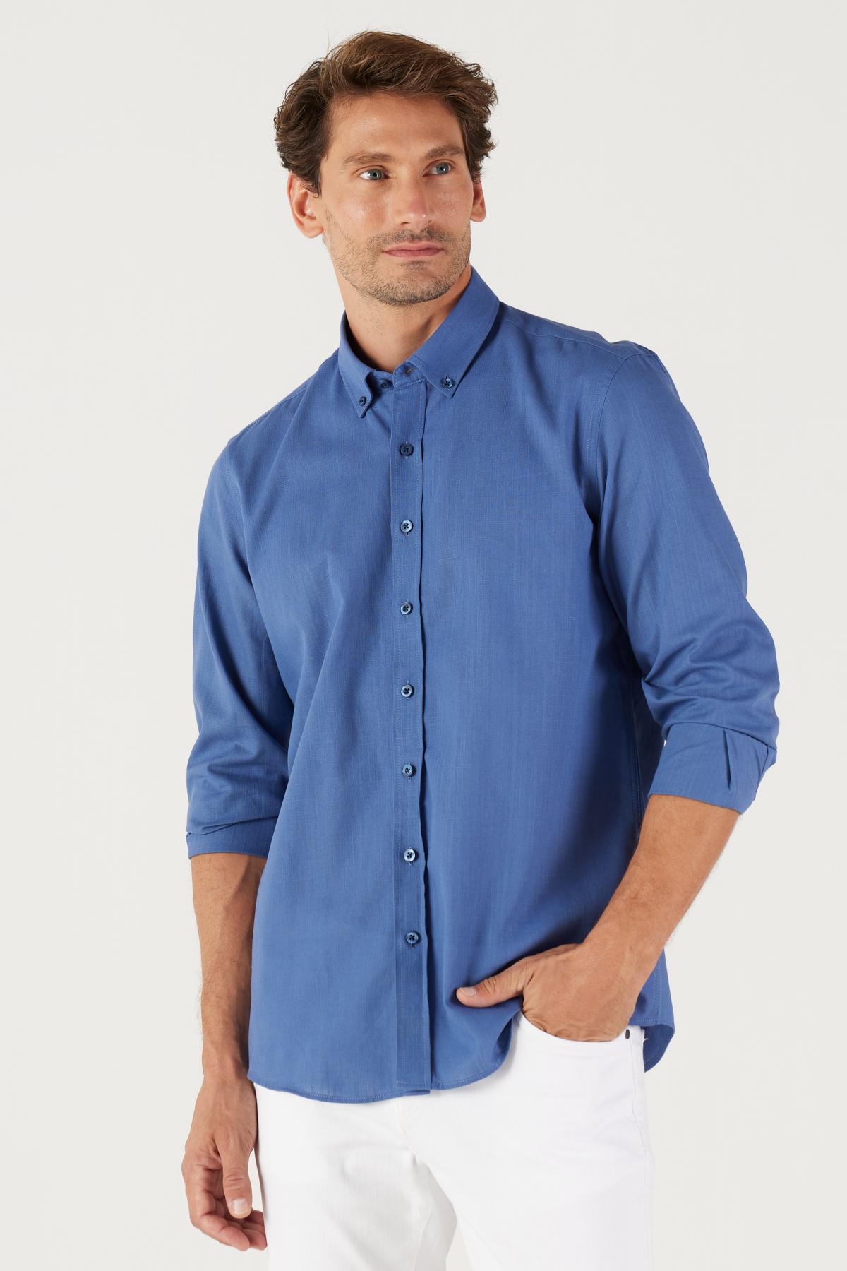 Levně AC&Co / Altınyıldız Classics Men's Indigo Tailored Slim Fit Buttoned Collar Linen Look 100% Cotton Flamed Shirt