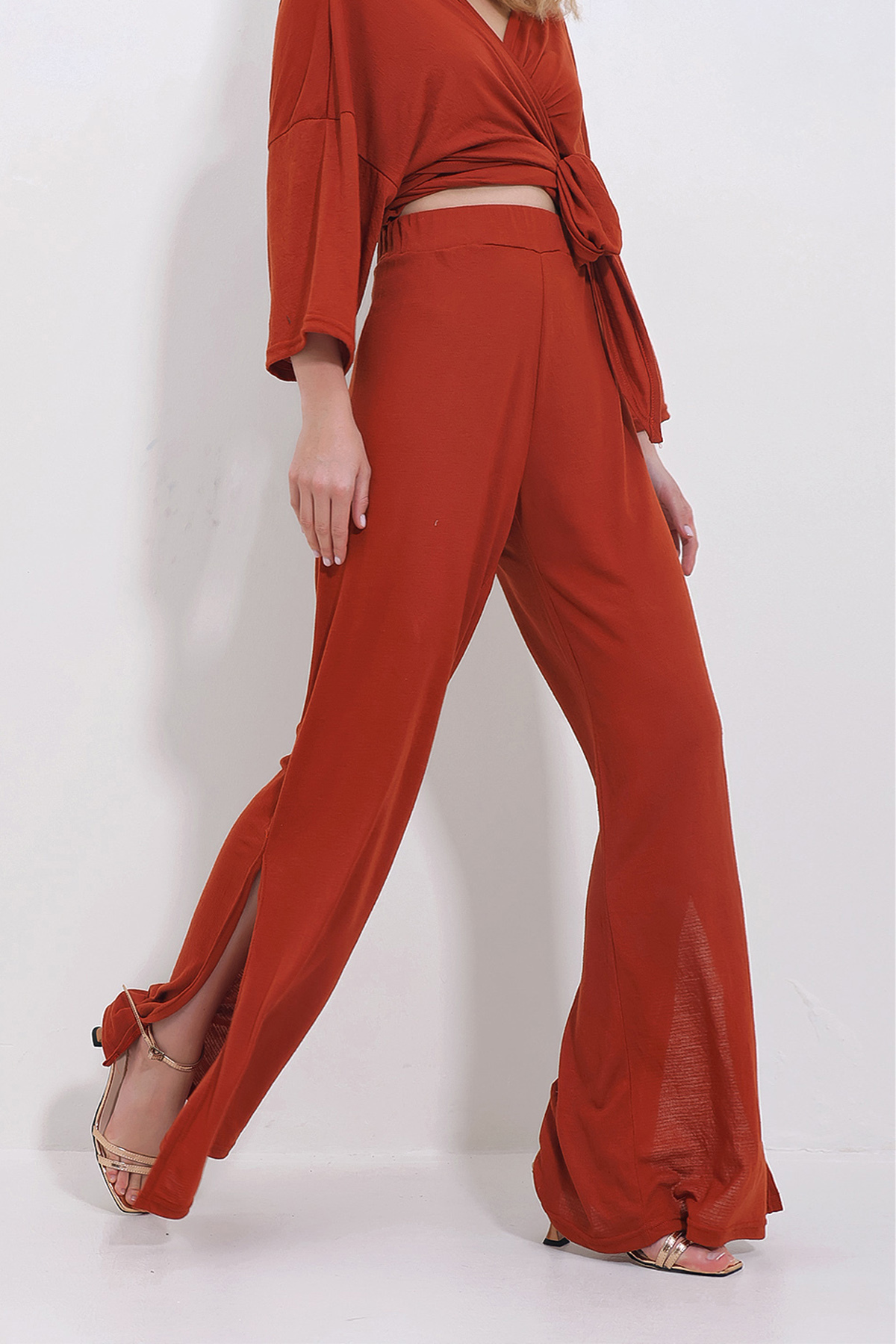 Levně Trend Alaçatı Stili Women's Tile Slit Wide Cut Trousers