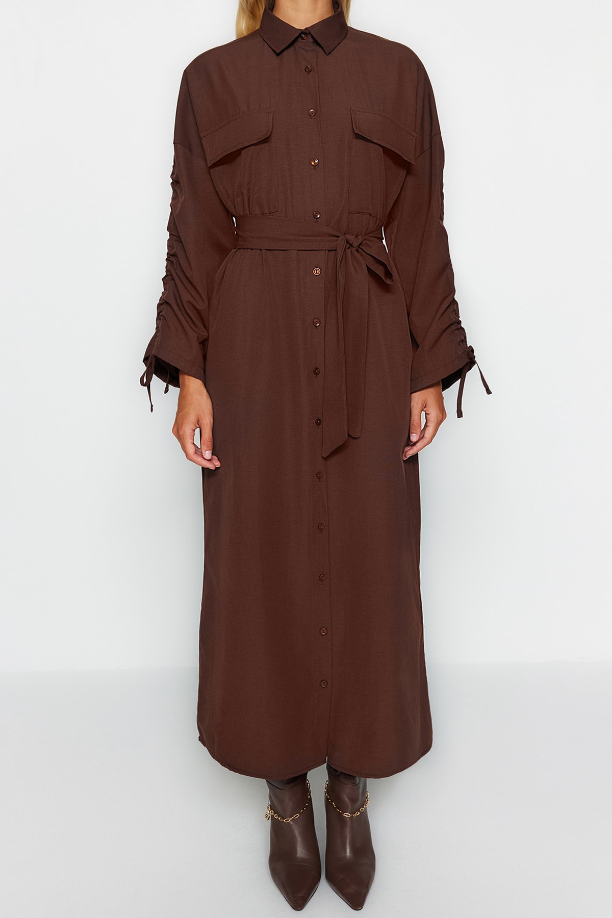 Mâneci detaliate reglabile Trendyol cu curea maro, rochie cămașă țesută din bumbac