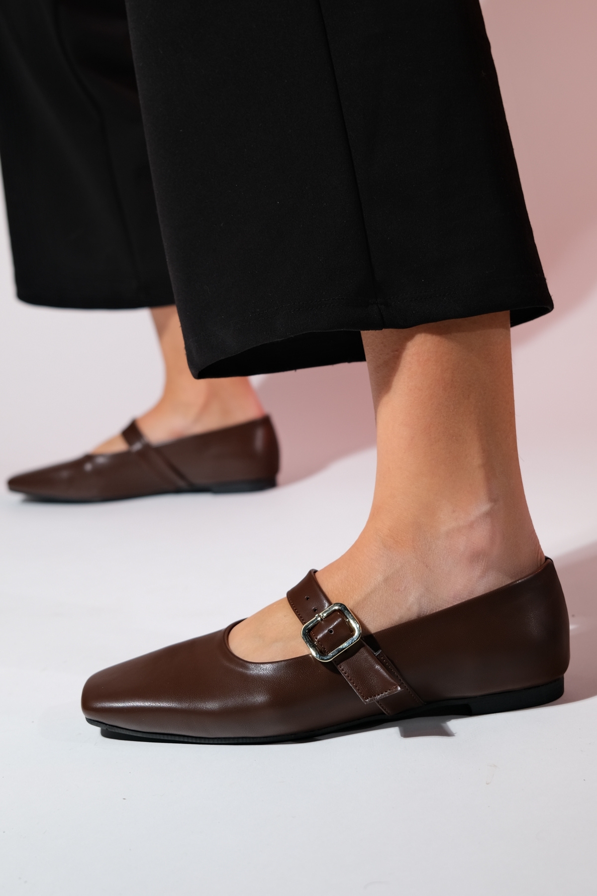 Levně LuviShoes BLUFF Brown Skin Flat Toe Women's Flat Shoes