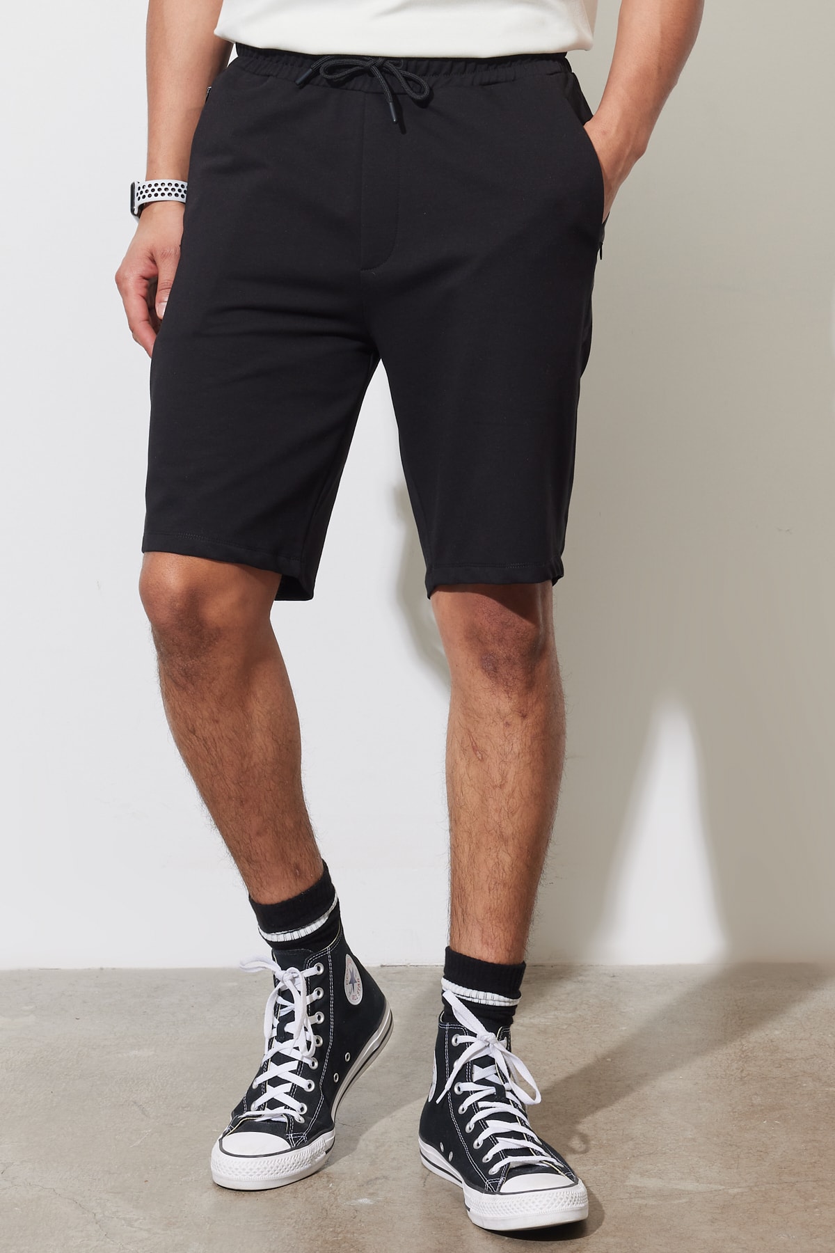 Levně ALTINYILDIZ CLASSICS Men's Black Standard Fit Regular Cut, Pocket Pocket Cotton Knitted Shorts.