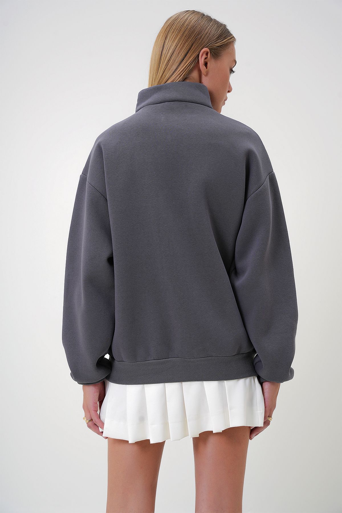 Trend Alaçatı Stili Women's Anthracite Printed Zippered Sweatshirt with Raised Interior