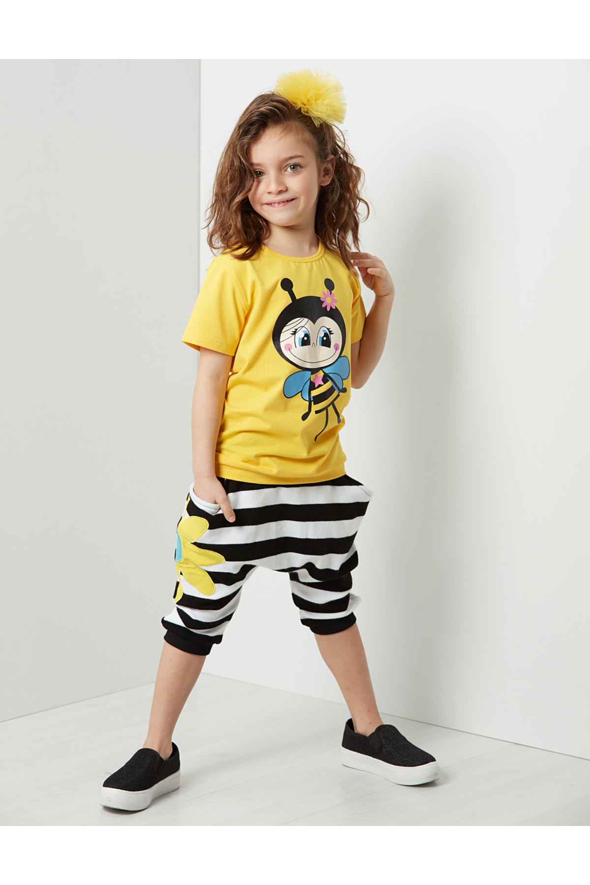 Levně Denokids Viz Buzz Maya Girls Kids T-shirt Capri Shorts Set