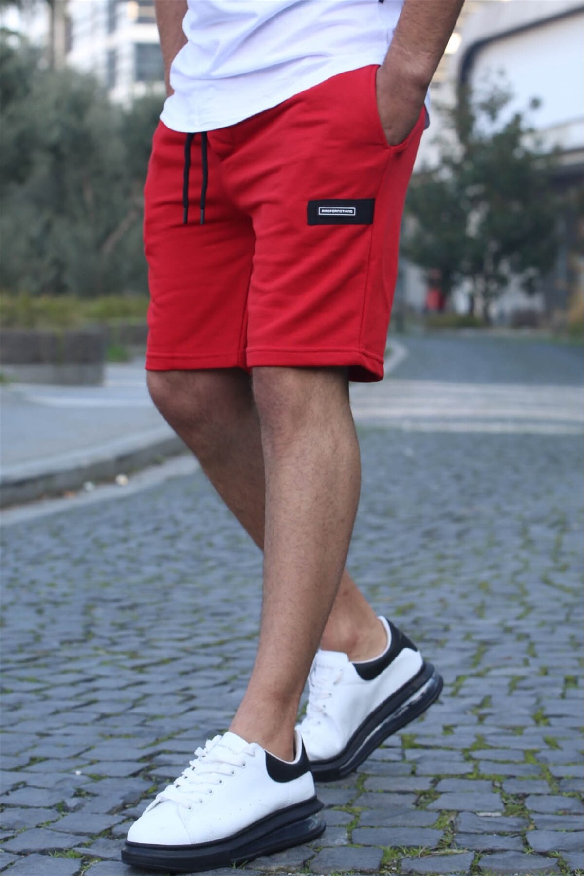 Levně Madmext Men's Red Basic Capri Shorts