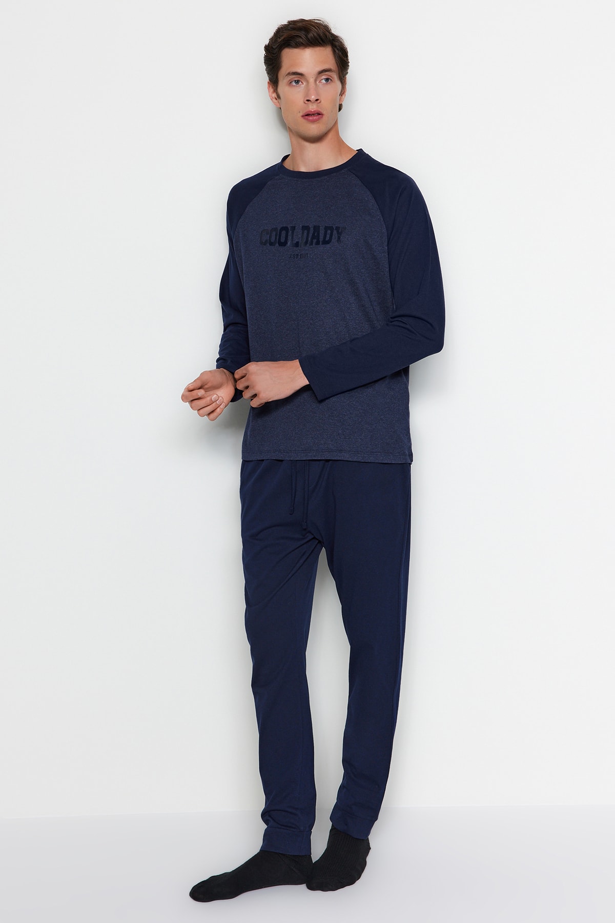 Levně Trendyol Navy Blue Printed Raglan Sleeve Knitted Pajamas Set
