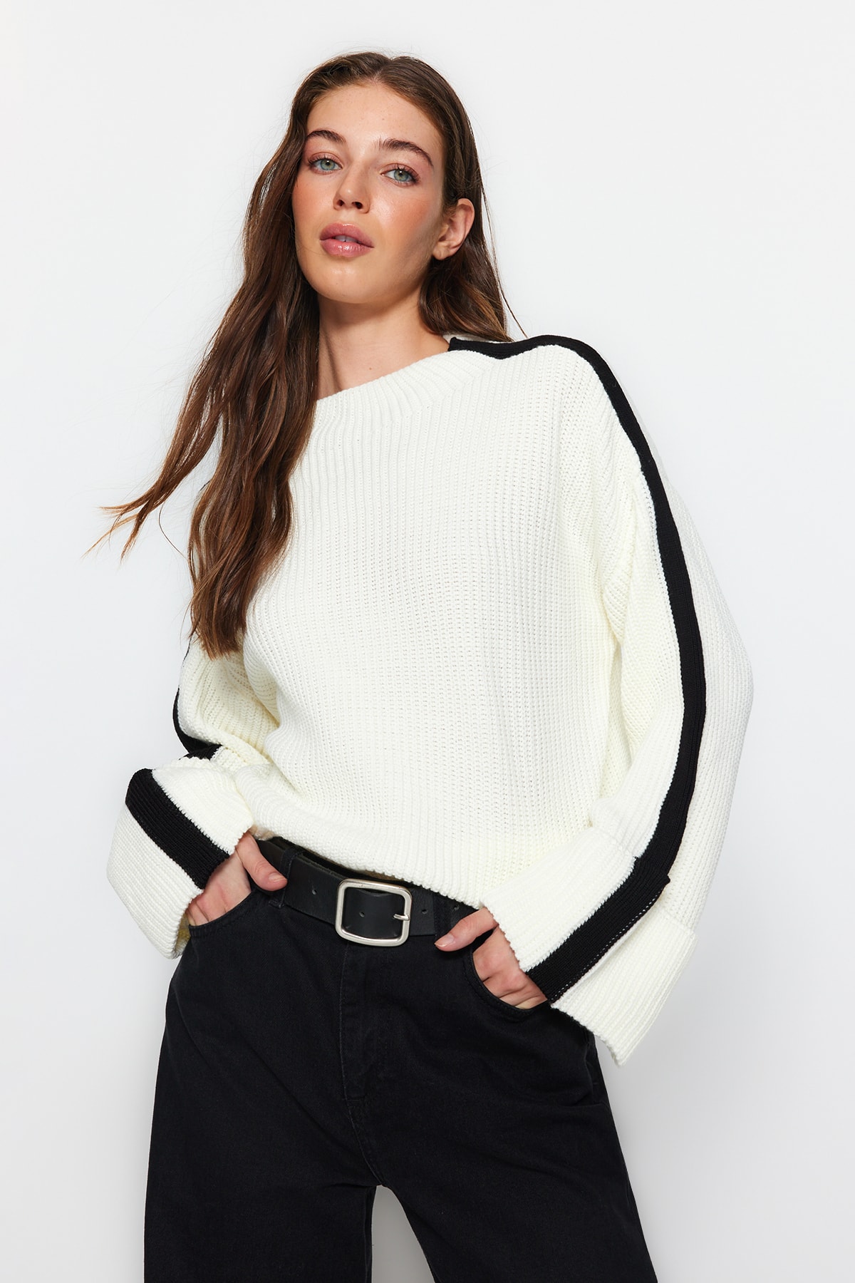 Trendyol Wide Fit Ecru Knitwear Sweater with Fold Sleeves